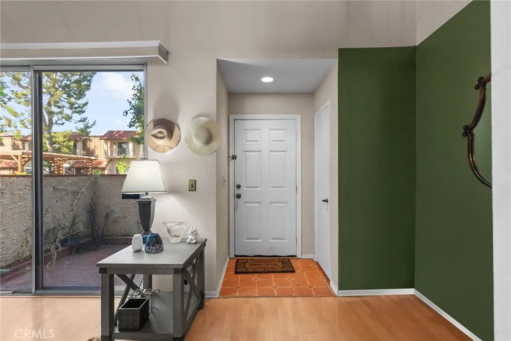 19545 Sherman Way 74, Reseda, California 91335 home-pic-2
