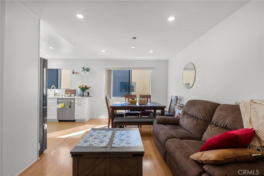 19545 Sherman Way 74, Reseda, California 91335 home-pic-8