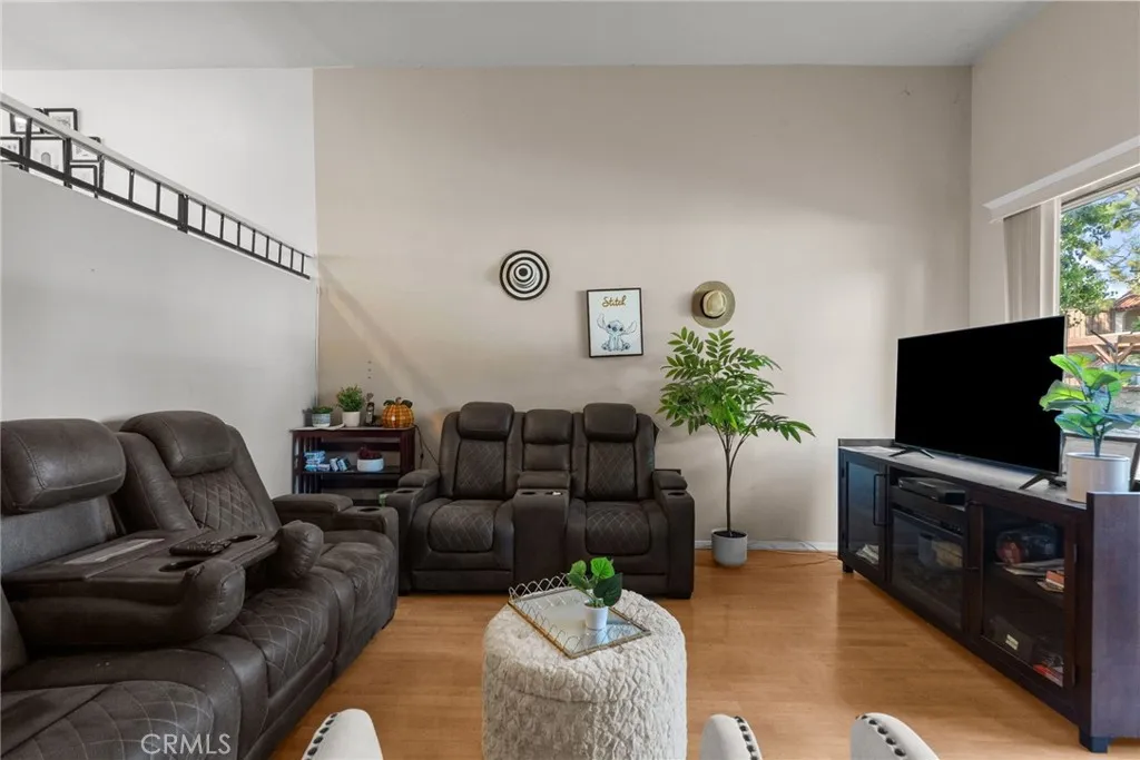 19545 Sherman Way 74, Reseda, California 91335 home-pic-3