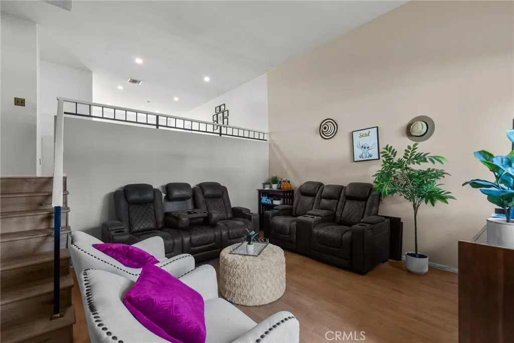 19545 Sherman Way 74, Reseda, California 91335 home-pic-4
