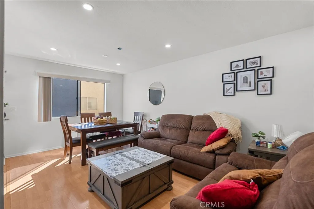 19545 Sherman Way 74, Reseda, California 91335 home-pic-7