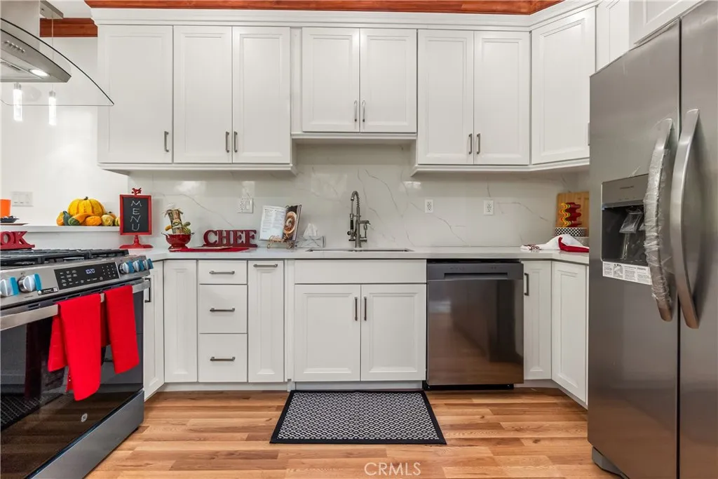 1330 W 48th Street, Los Angeles, California 90037 home-pic-8