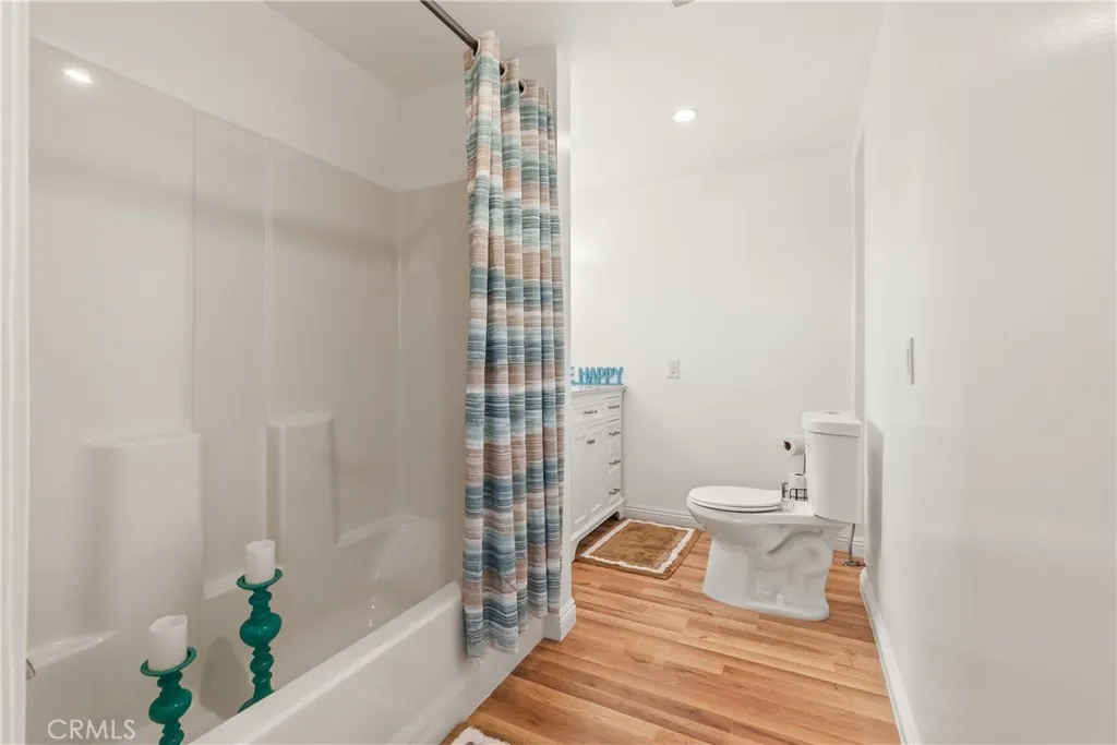 1330 W 48th Street, Los Angeles, California 90037 home-pic-30