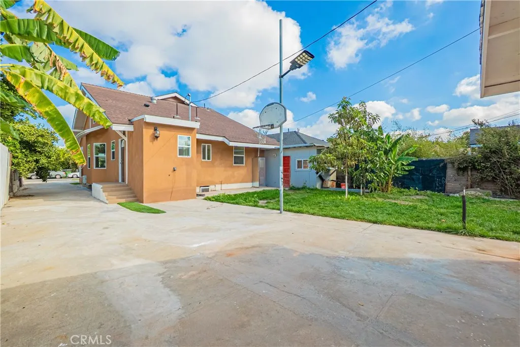 1330 W 48th Street, Los Angeles, California 90037 home-pic-34