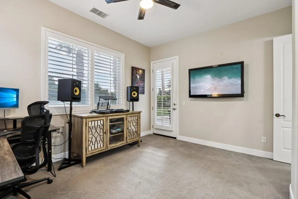 101 Azzuro Drive, Palm Desert, California 92211 home-pic-33