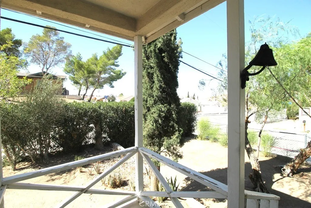 100 E Desert View, Barstow, California 92311 home-pic-36