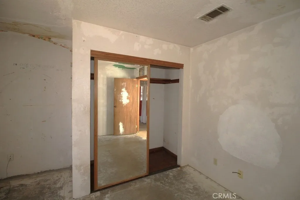 100 E Desert View, Barstow, California 92311 home-pic-23