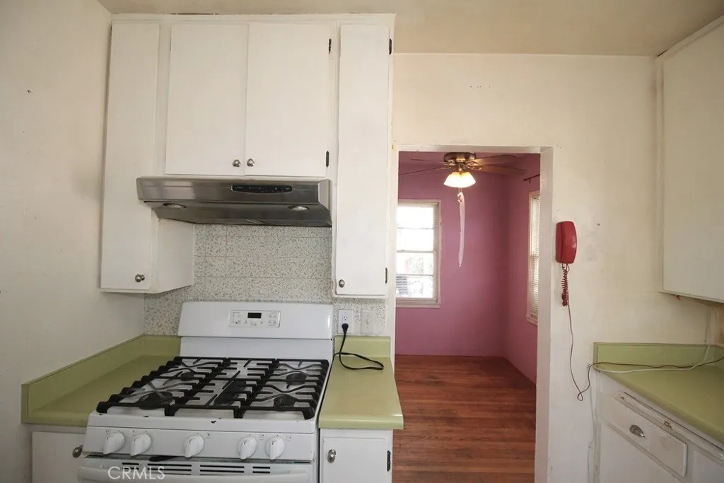 100 E Desert View, Barstow, California 92311 home-pic-12