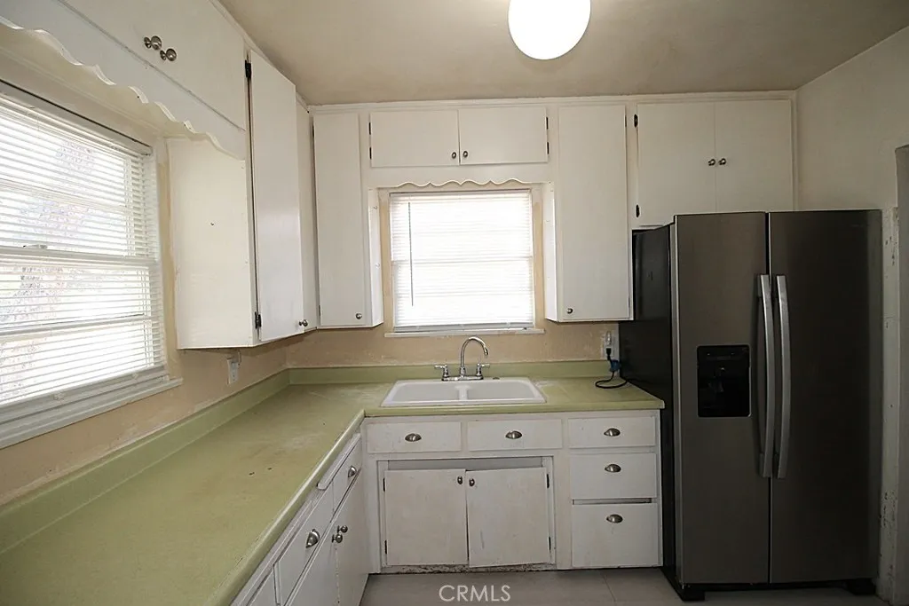 100 E Desert View, Barstow, California 92311 home-pic-11