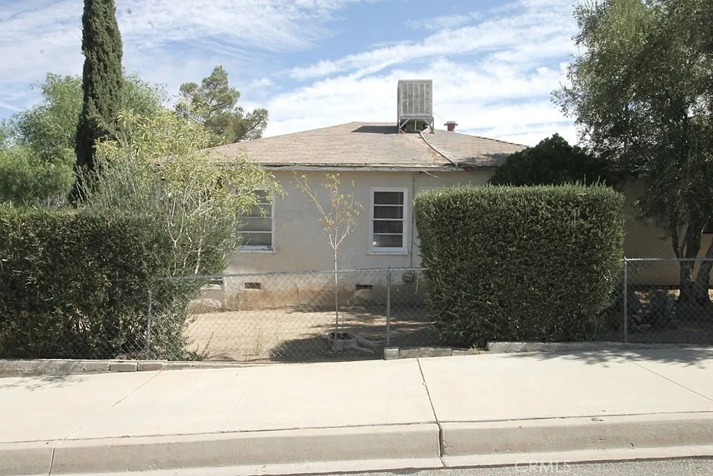 100 E Desert View, Barstow, California 92311 home-pic-4