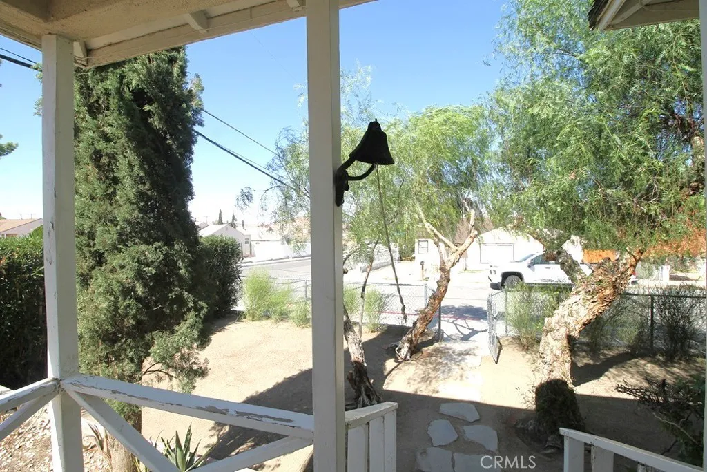 100 E Desert View, Barstow, California 92311 home-pic-37