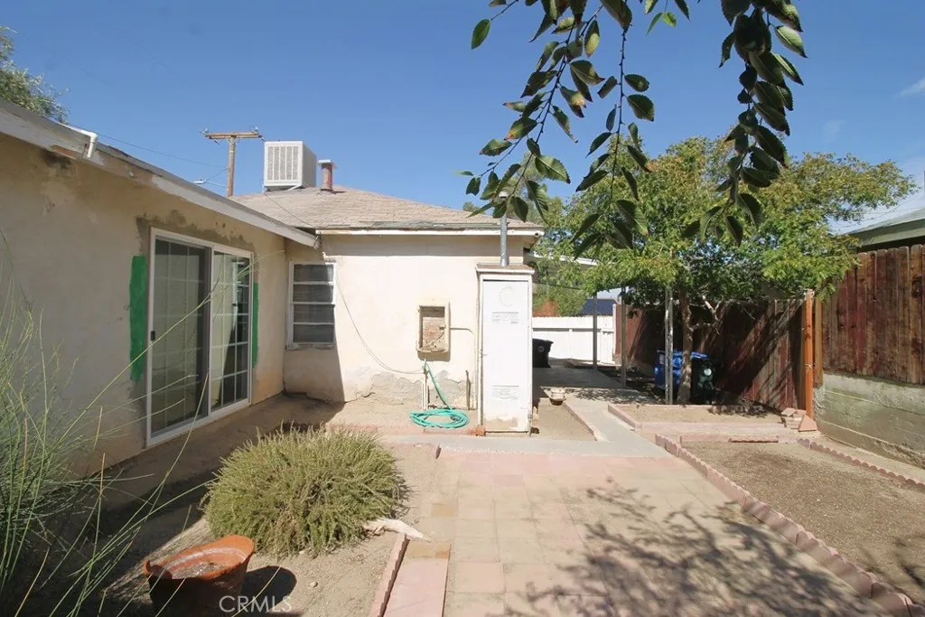 100 E Desert View, Barstow, California 92311 home-pic-32