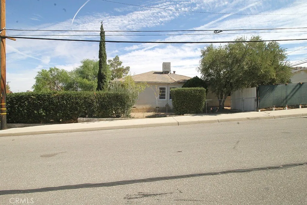 100 E Desert View, Barstow, California 92311 home-pic-3