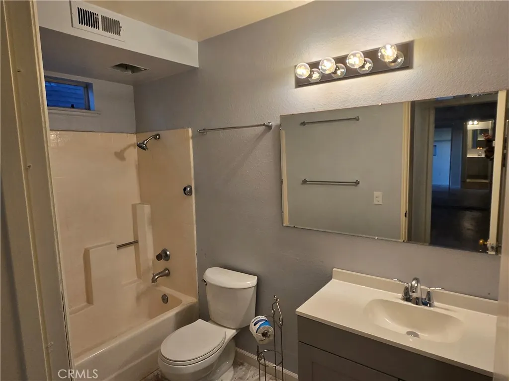 14515 Woodland Drive 10, Fontana, California 92337 home-pic-12