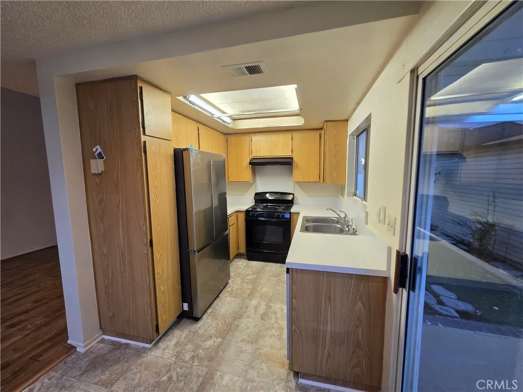 14515 Woodland Drive 10, Fontana, California 92337 home-pic-7