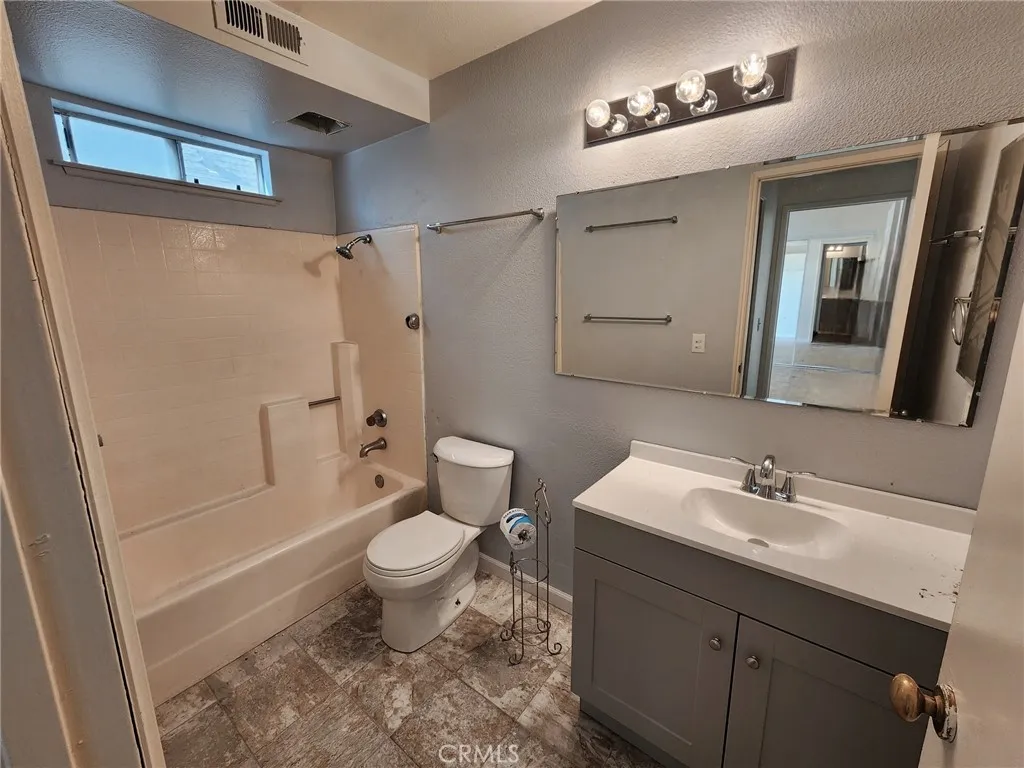 14515 Woodland Drive 10, Fontana, California 92337 home-pic-23