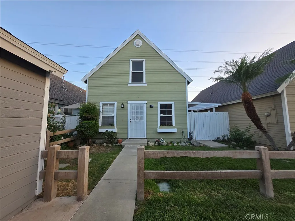 14515 Woodland Drive 10, Fontana, California 92337 home-pic-1