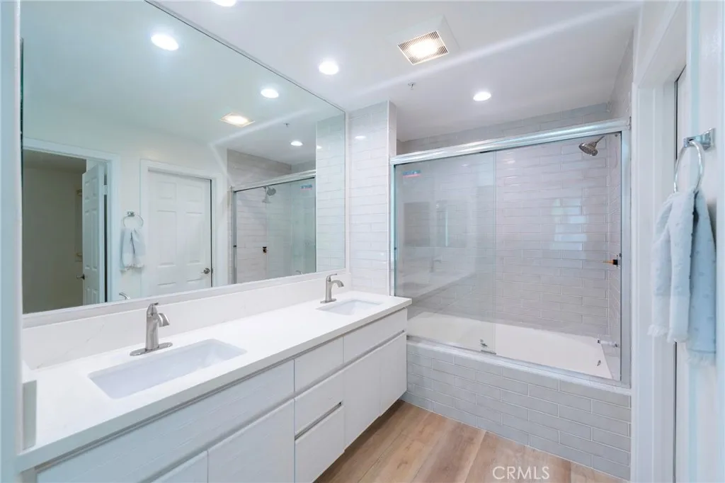 2233 Martin 202, Irvine, California 92612 home-pic-15