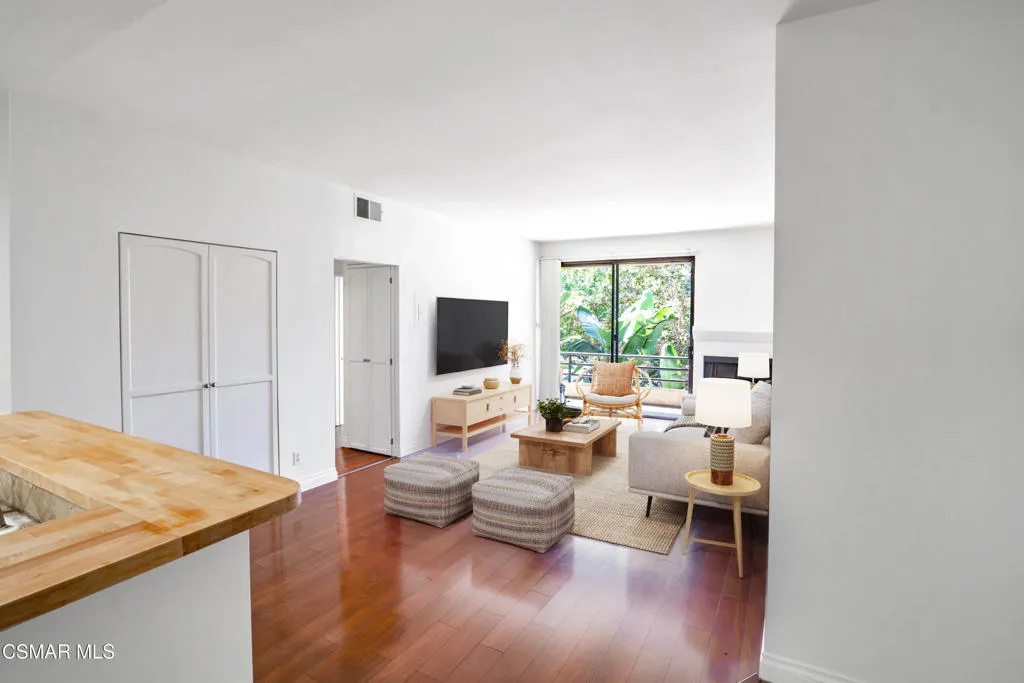 1420 N Stanley Avenue 103, Los Angeles, California 90046 home-pic-2