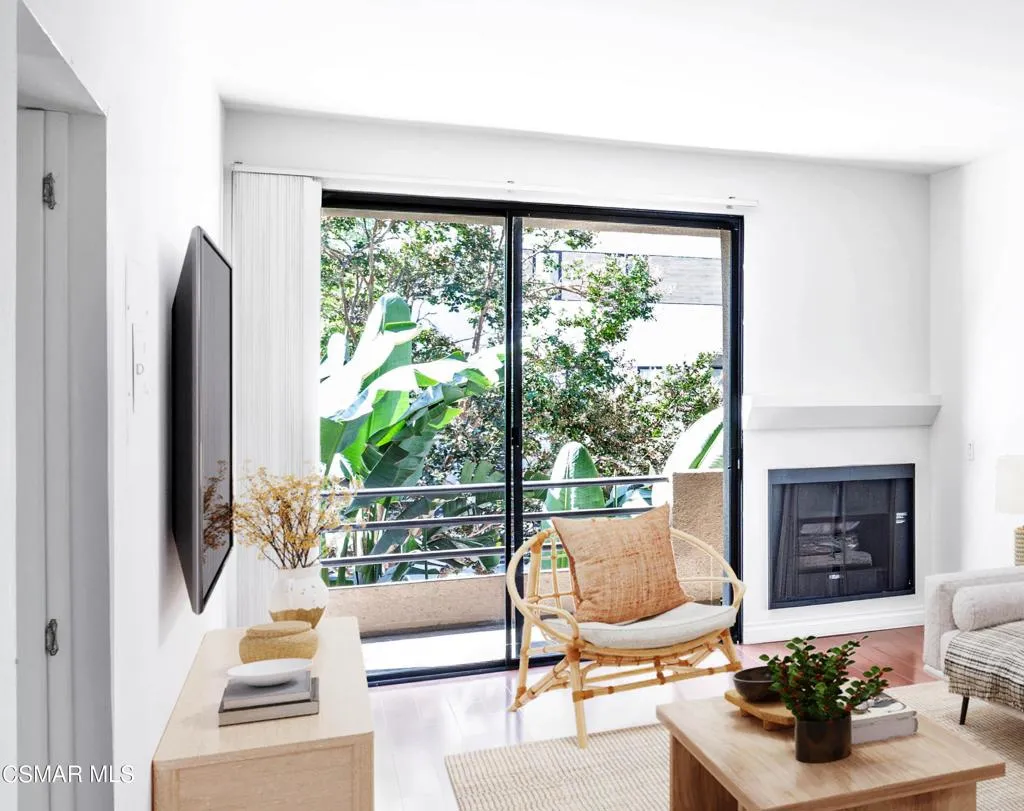 1420 N Stanley Avenue 103, Los Angeles, California 90046 home-pic-3