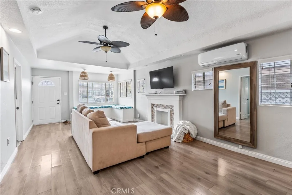 126 E E Balboa, Newport Beach, California 92661 home-pic-6