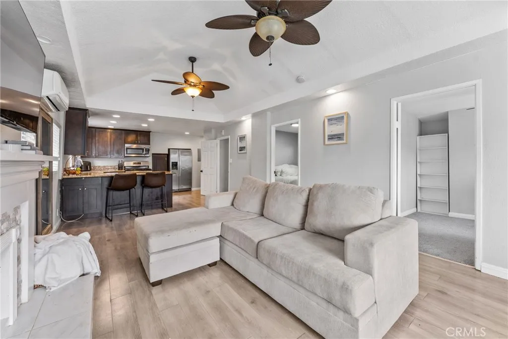 126 E E Balboa, Newport Beach, California 92661 home-pic-5