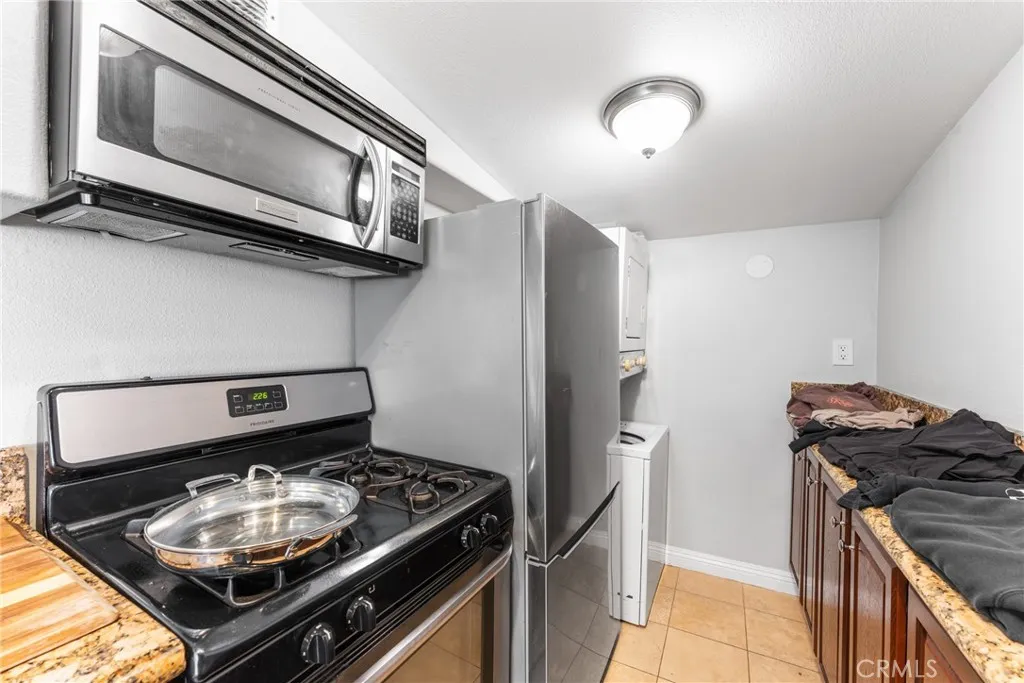 126 E E Balboa, Newport Beach, California 92661 home-pic-37