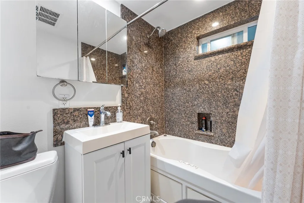 126 E E Balboa, Newport Beach, California 92661 home-pic-25
