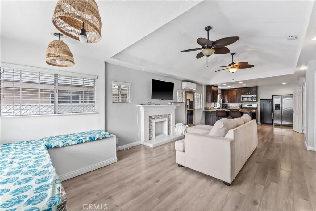 126 E E Balboa, Newport Beach, California 92661 home-pic-2