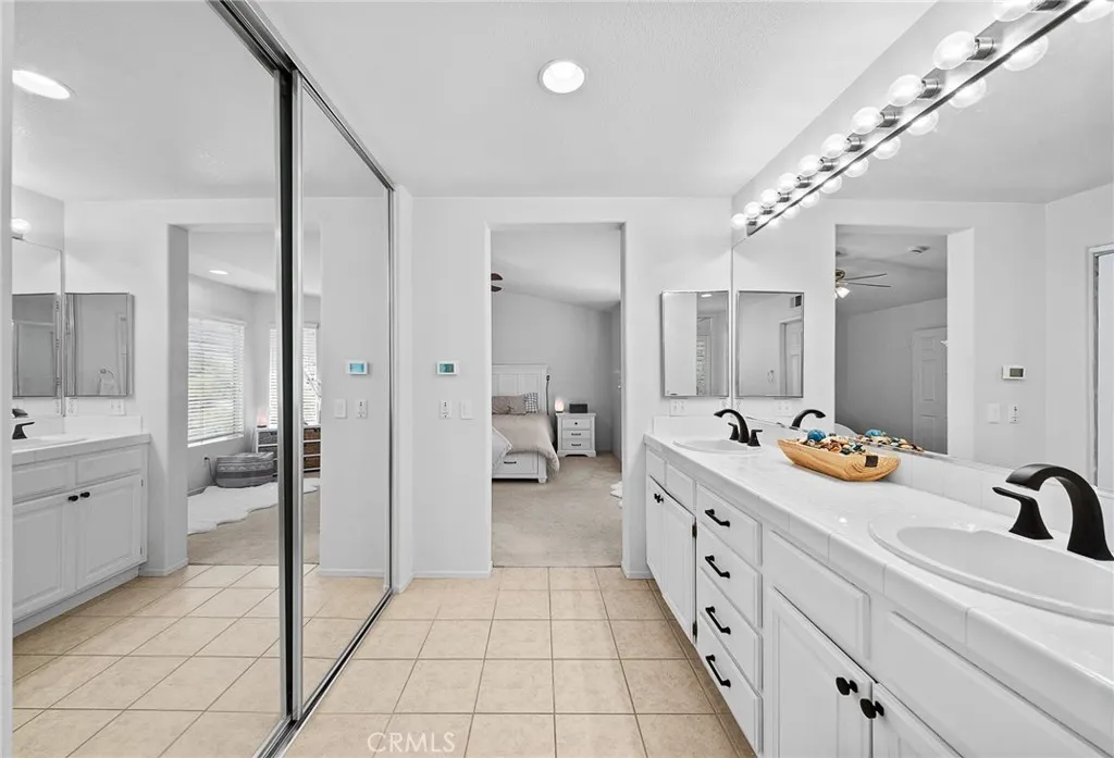29027 Raintree, Saugus, California 91390 home-pic-33