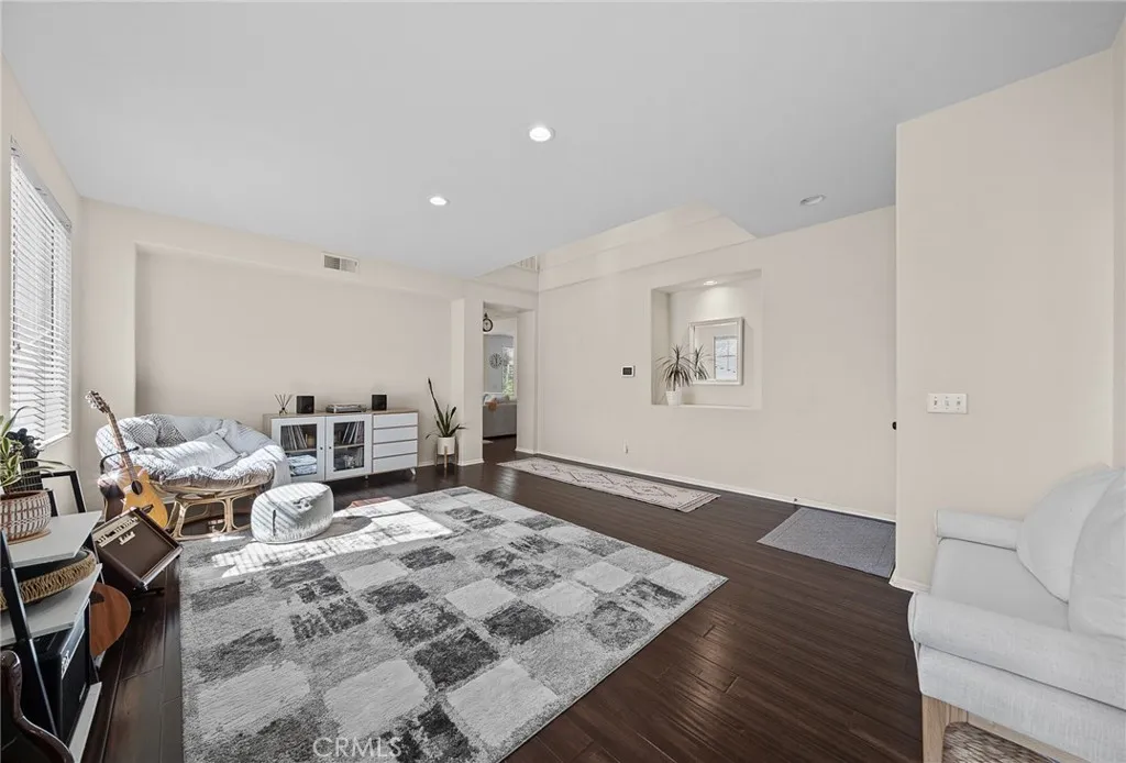 29027 Raintree, Saugus, California 91390 home-pic-9