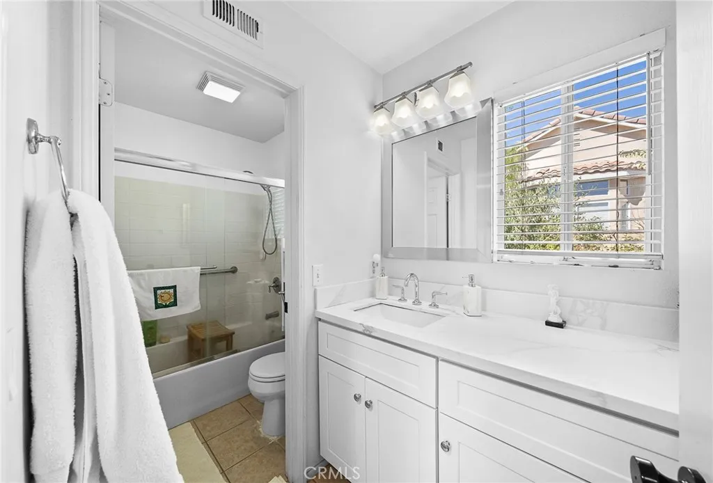 29027 Raintree, Saugus, California 91390 home-pic-36