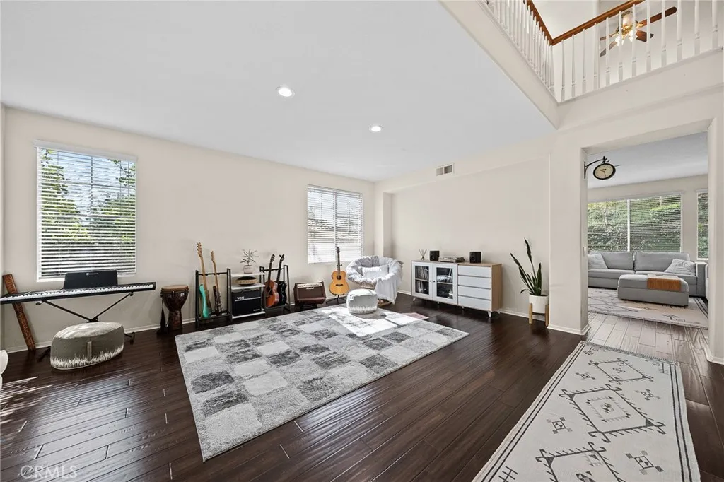 29027 Raintree, Saugus, California 91390 home-pic-8