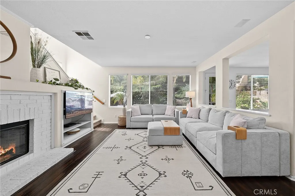 29027 Raintree, Saugus, California 91390 home-pic-12