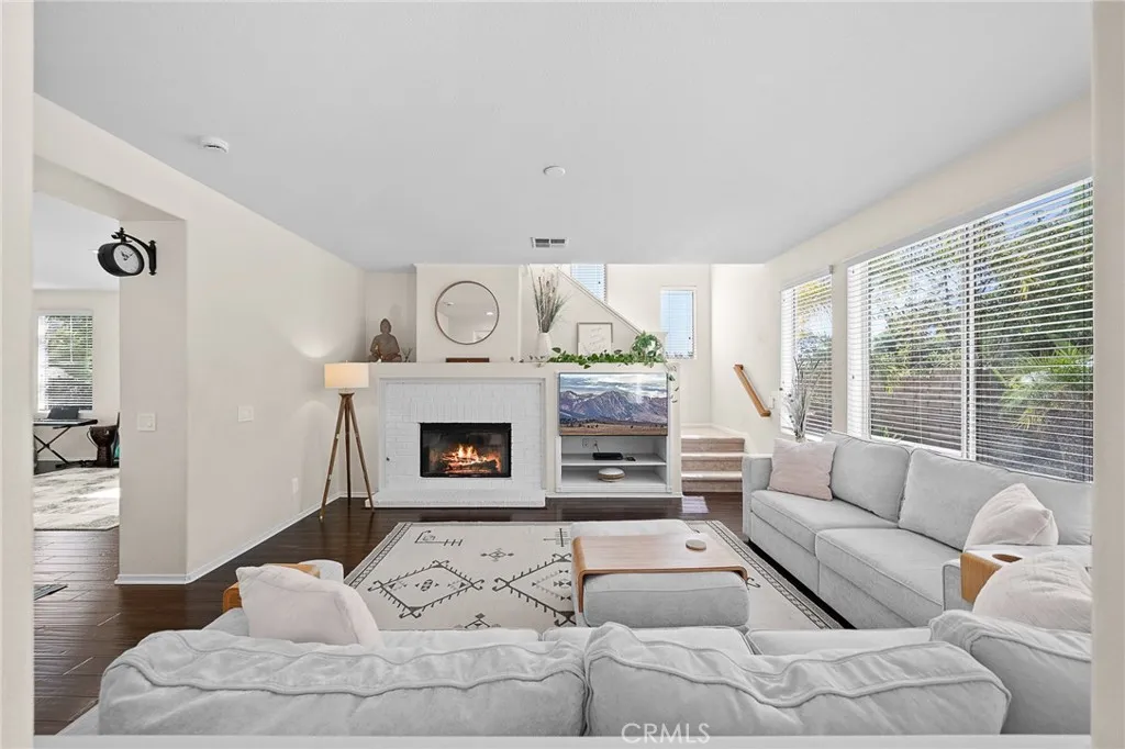 29027 Raintree, Saugus, California 91390 home-pic-14