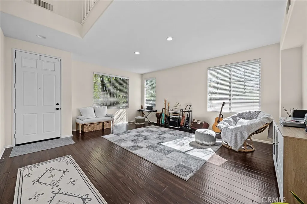29027 Raintree, Saugus, California 91390 home-pic-7