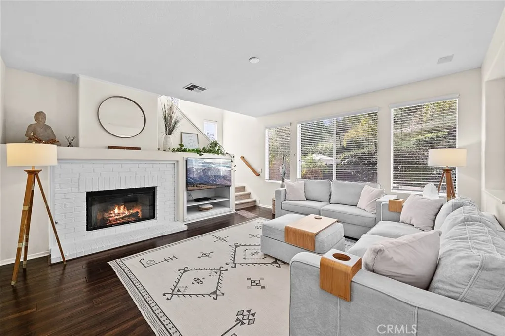 29027 Raintree, Saugus, California 91390 home-pic-10
