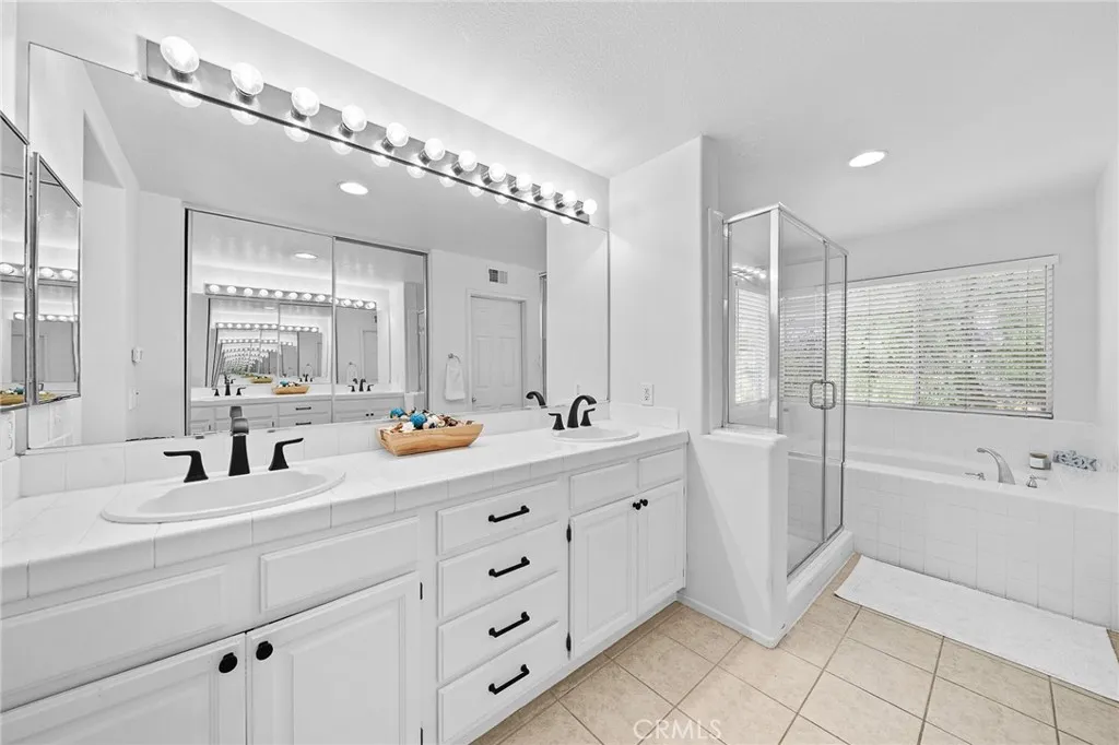 29027 Raintree, Saugus, California 91390 home-pic-32