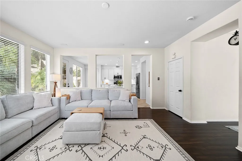 29027 Raintree, Saugus, California 91390 home-pic-13