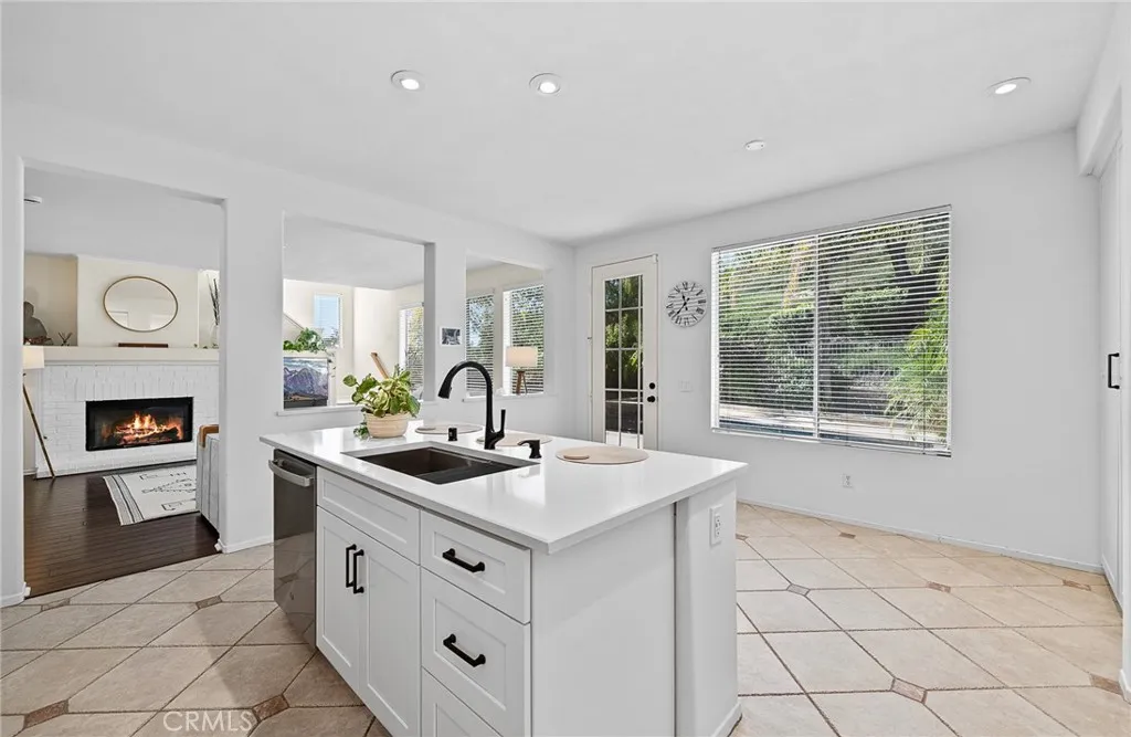 29027 Raintree, Saugus, California 91390 home-pic-16