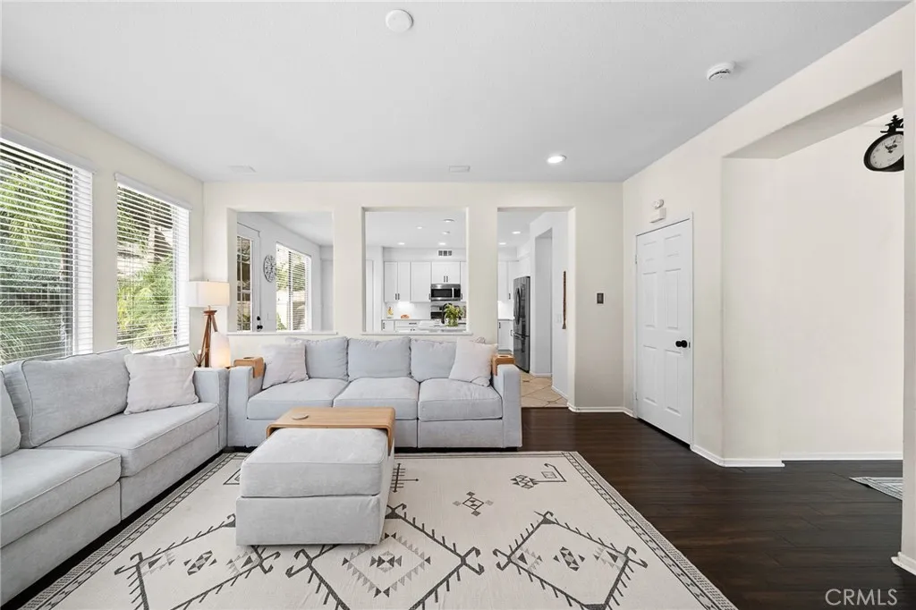 29027 Raintree, Saugus, California 91390 home-pic-11