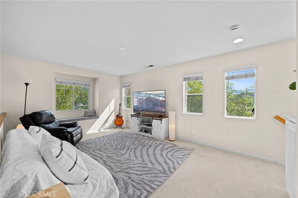 29027 Raintree, Saugus, California 91390 home-pic-25