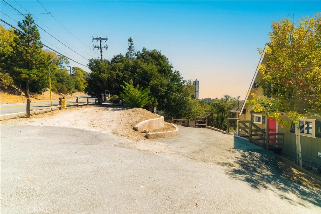 1226 Grass Valley, Lake Arrowhead, California 92352 home-pic-2