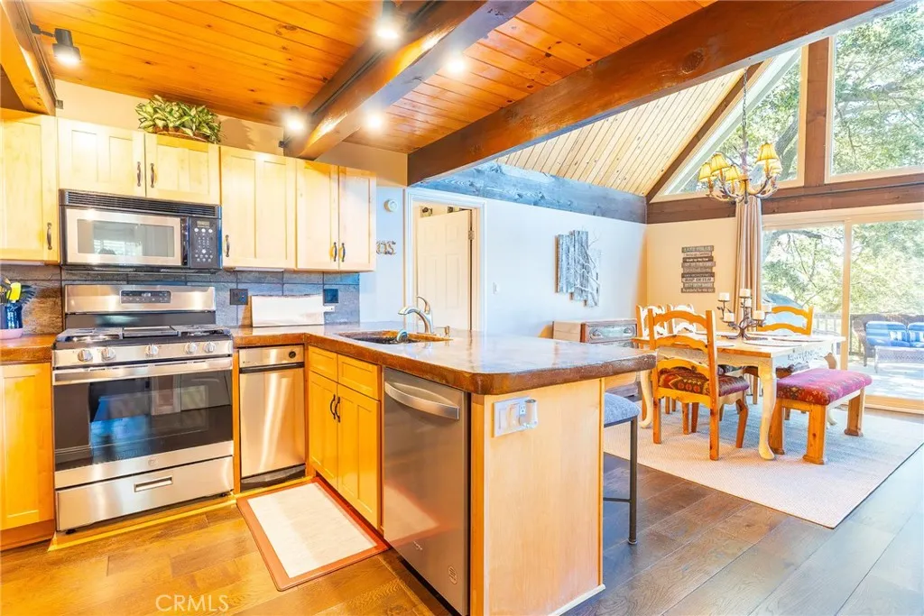 1226 Grass Valley, Lake Arrowhead, California 92352 home-pic-8