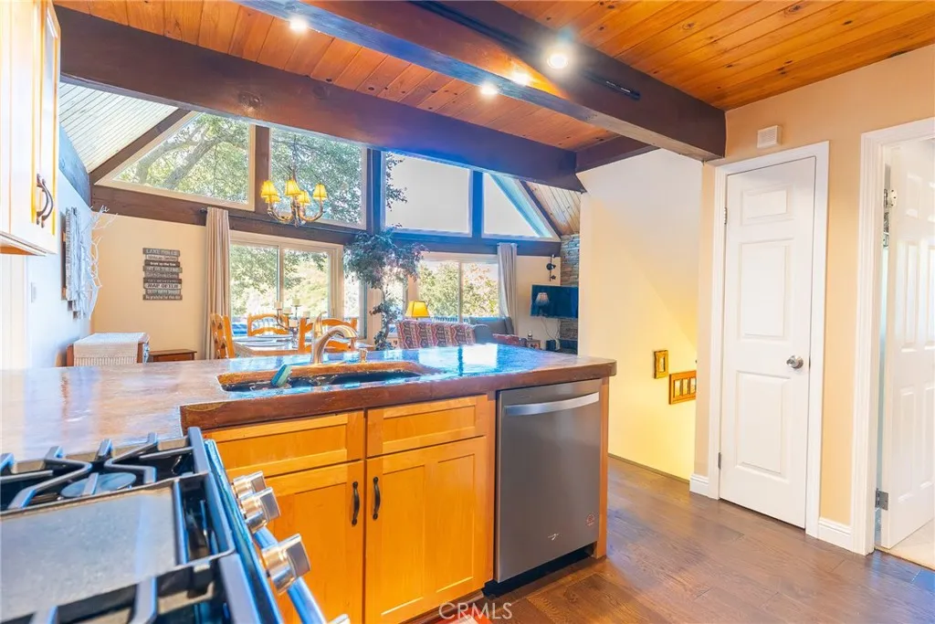 1226 Grass Valley, Lake Arrowhead, California 92352 home-pic-10