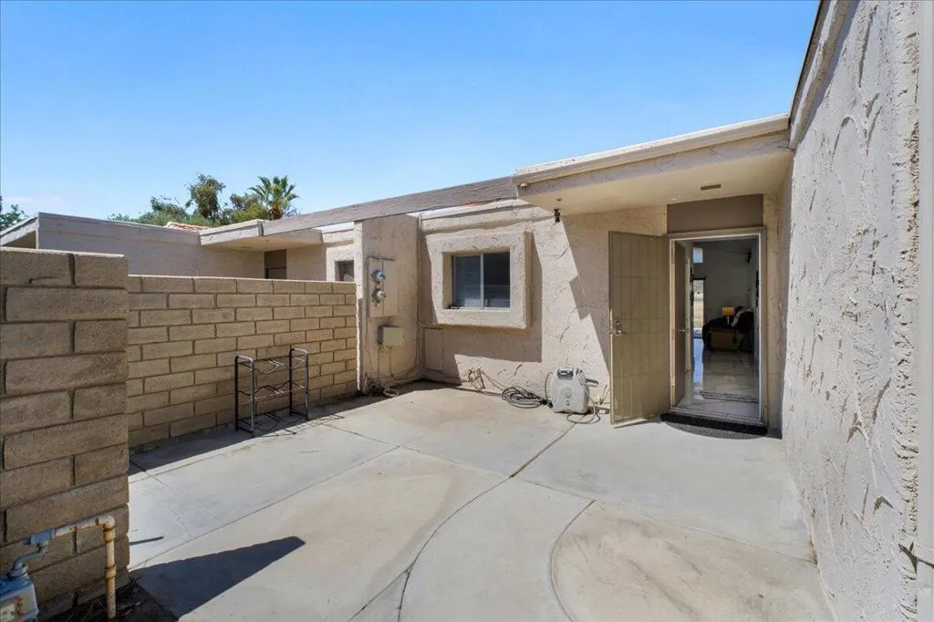 48649 Eisenhower Drive, Indio, California 92201 home-pic-17