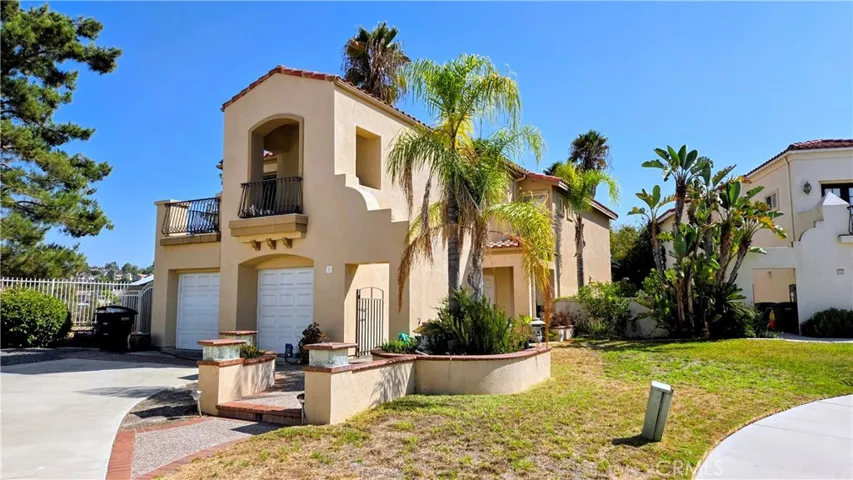 Long driveway, 8,000 SF lot, 4 bedrooms:  you're new home awaits you!