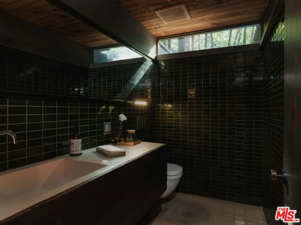 2563 Nichols Canyon Road, Los Angeles, California 90046 home-pic-22