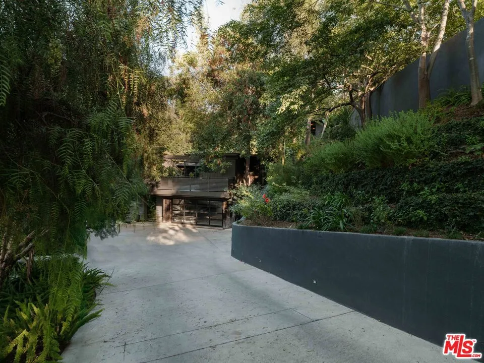 2563 Nichols Canyon Road, Los Angeles, California 90046 home-pic-31