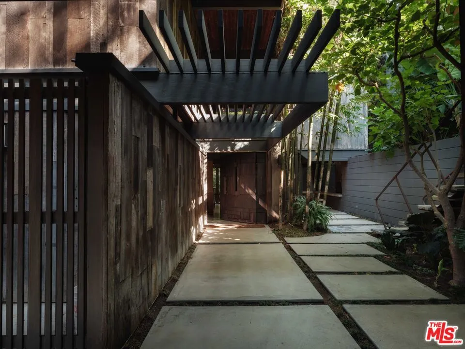 2563 Nichols Canyon Road, Los Angeles, California 90046 home-pic-3